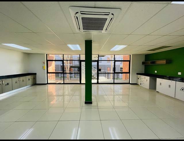 779M² OFFICE TO LET IN MIDRIDGE PARK